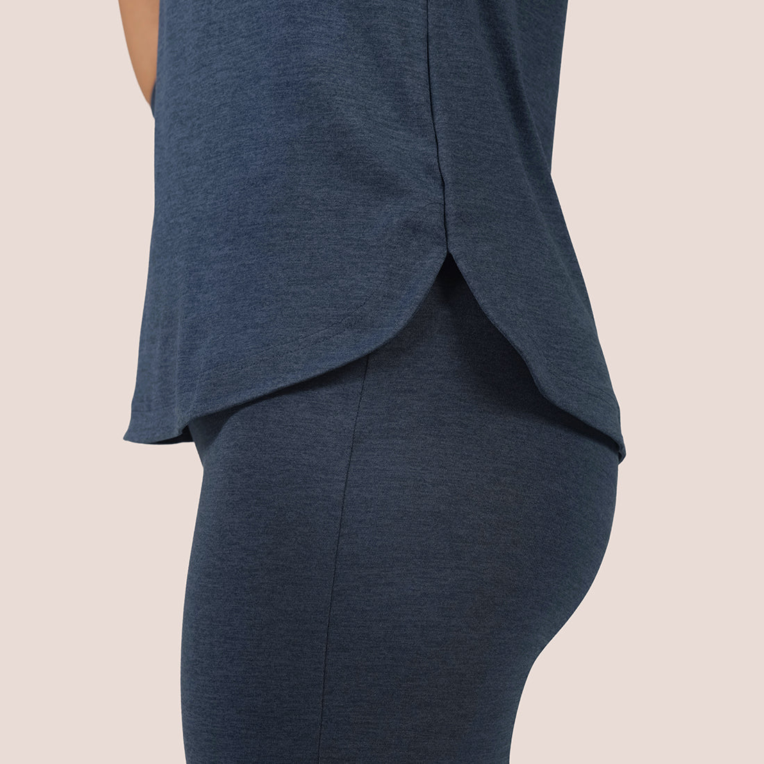 AirMelt ™ Apple Hem Tee
