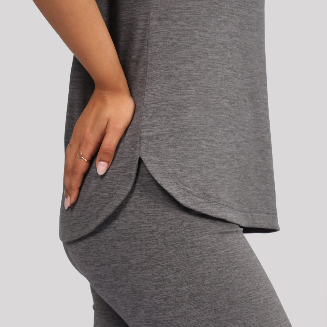 AirMelt ™ Apple Hem Tee