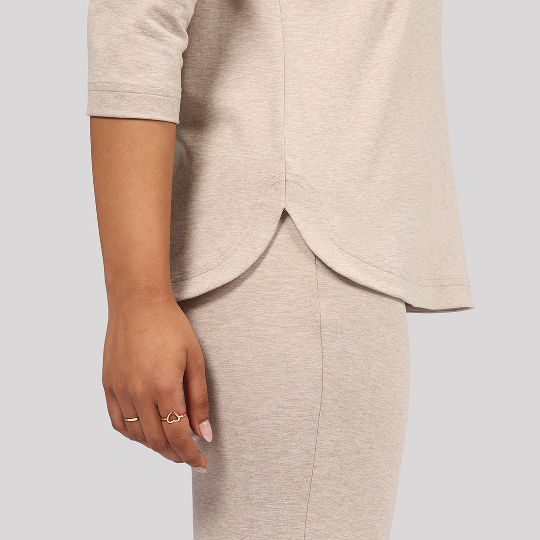 AirMelt ™ Apple Hem Tee