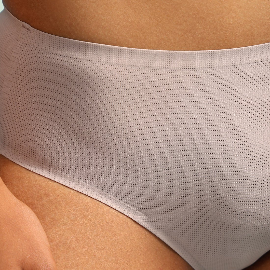 The FreeDame AirUndie - BlissClub